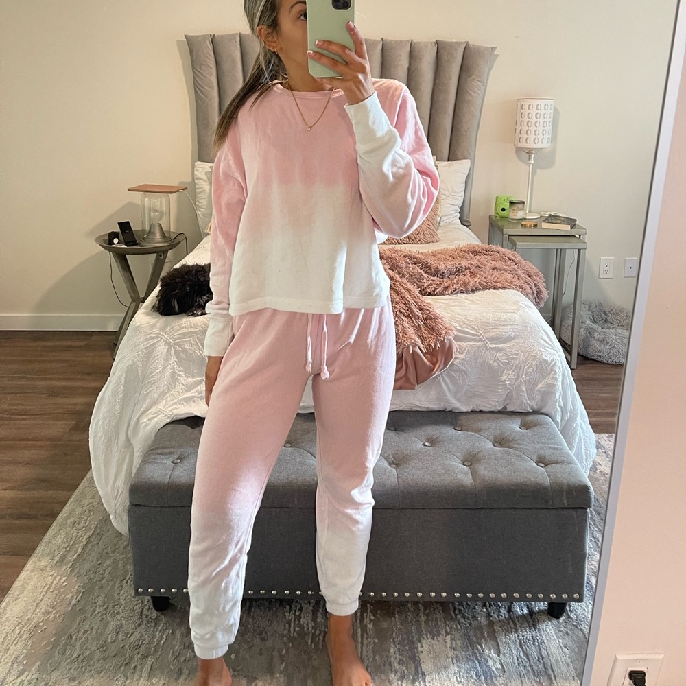 Comfy pink and white ombré set from Ocean Drive.